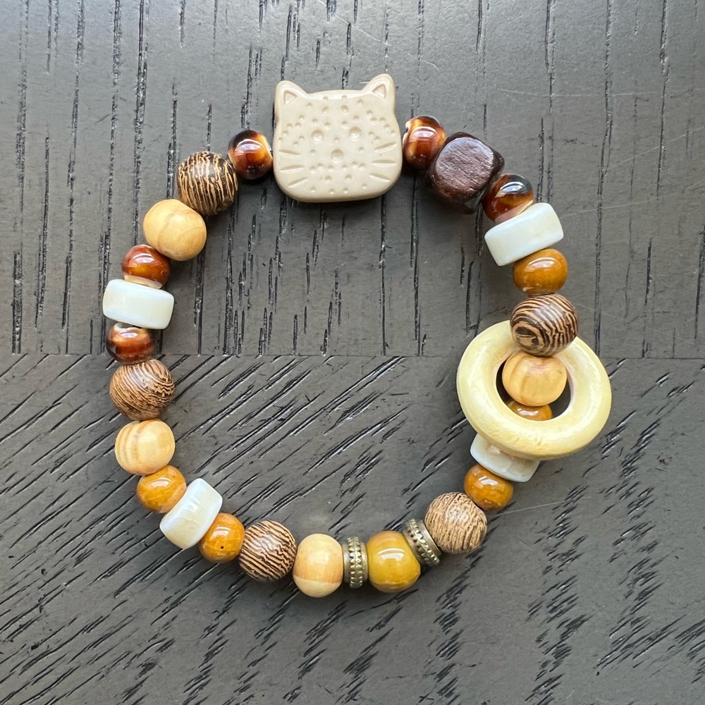 Porcelain/Wood kitty bracelet SIZE 6.5’
